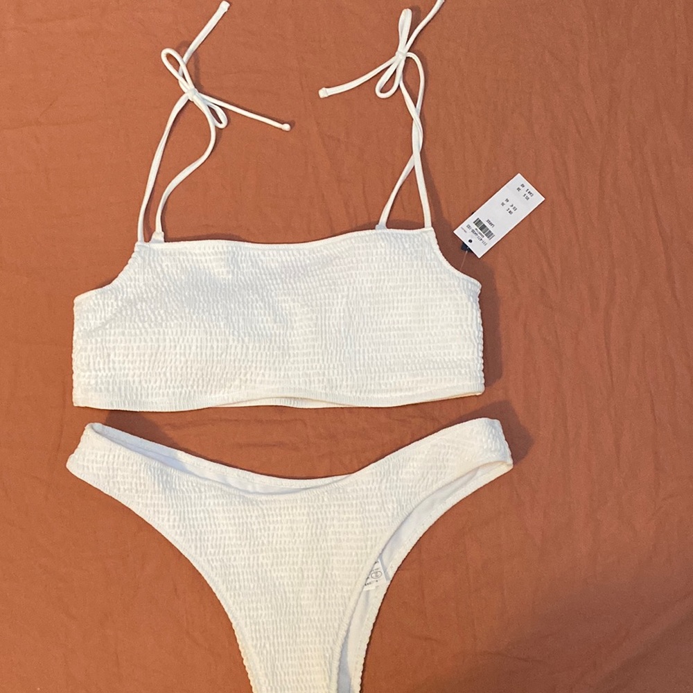 NWT A&F Ruched White Bikini Top L